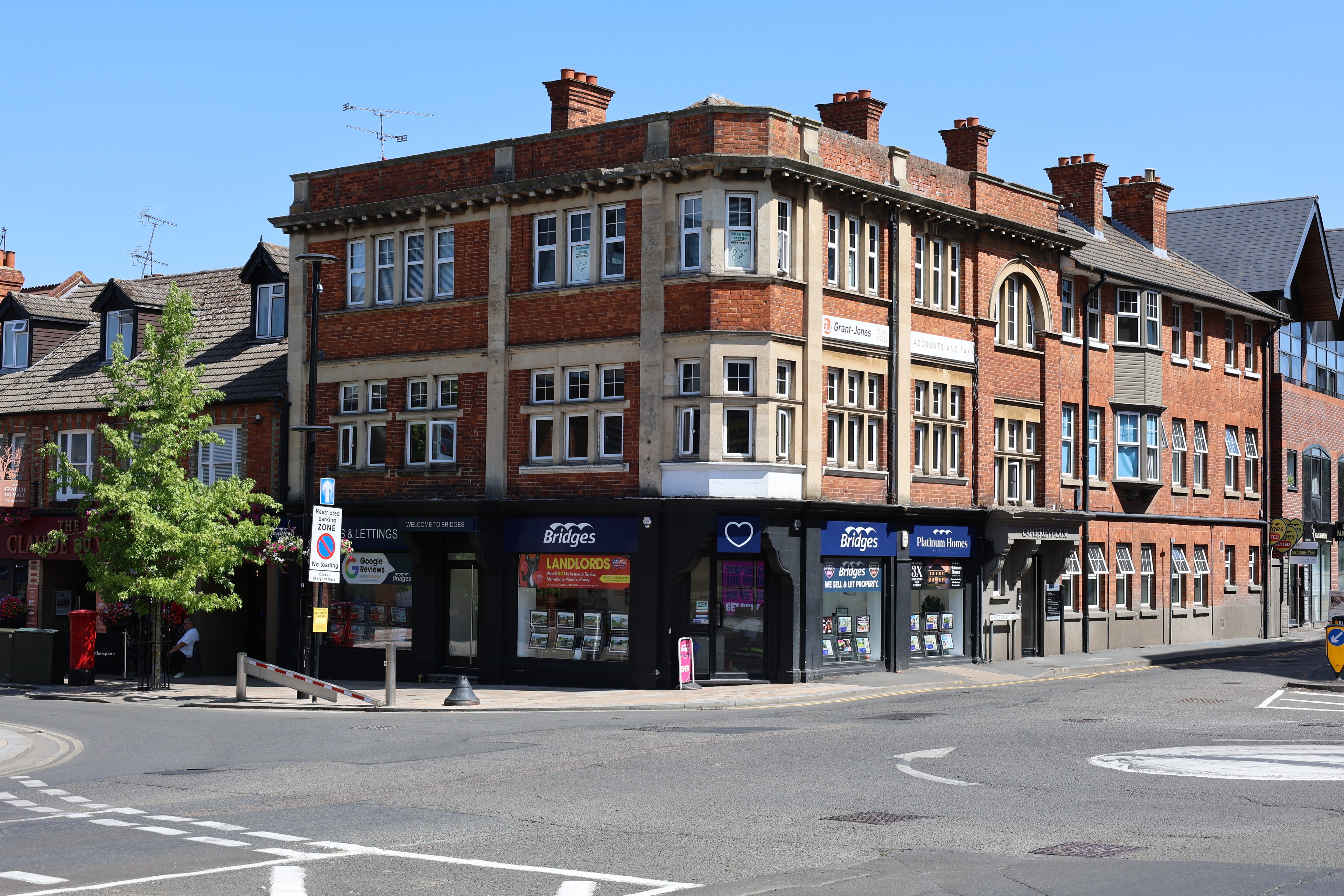 High Street Retail Unit & Offices above — Lease Restructure & Tenant Management